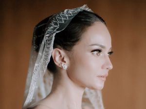 7 Tren Gaun Pengantin Strapless ala Enzy Storia Hingga Istri Pemain Argentina