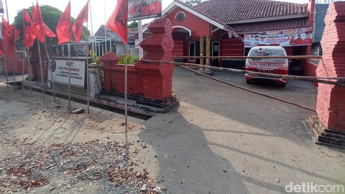 Kantor DPC PDI Perjuangan Kabupaten Cirebon Disegel