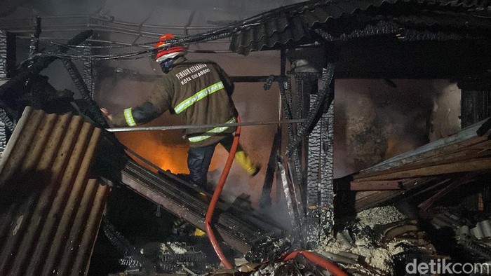 Kebakaran pasar penampungan di Tipar Sukabumi