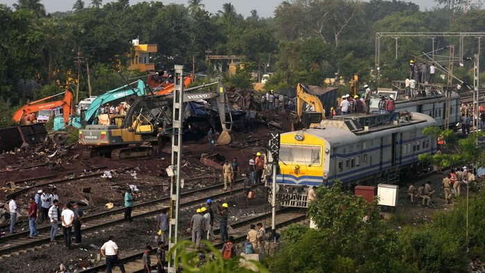 Policemen stand guard at the site where trains that derailed, in Balasore district, in the eastern Indian state of Orissa, Sunday, June 4, 2023. Indian authorities end rescue work and begin clearing mangled wreckage of two passenger trains that derailed in eastern India, killing over 300 people and injuring hundreds in one of the country’s deadliest rail crashes in decades. (AP Photo/Rafiq Maqbool)