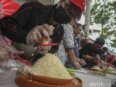 Keseruan Lomba Parut Keju di Serpong, Peringati Hari Keju Sedunia