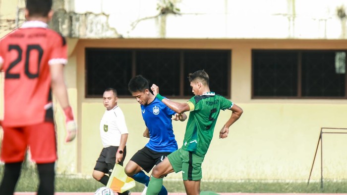 Laga uji coba antara PSIS Semarang melawan Persik Kendal di Stadion Kebondalem, Minggu (4/6/2023).