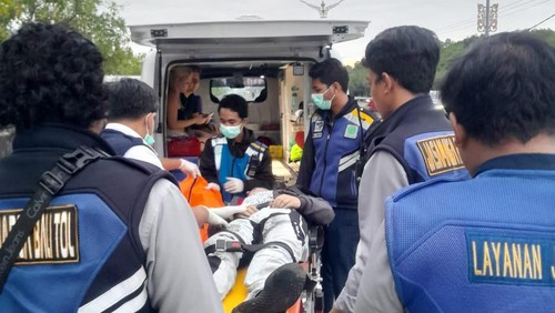 Lokasi kecelakaan lalu lintas dua turis Rusia di Jalan Pelabuhan Benoa, Kota Denpasar, Bali, Minggu (4/6/2023). (I Wayan Sui Suadnyana/detikBali)