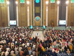 Prof M Nuh Jadi Khatib Salat Idul Adha di Masjid Al-Akbar Surabaya