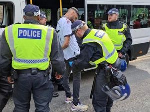 Final Piala FA: Suporter City Pukul Youtuber, Fans MU Ditangkap Polisi