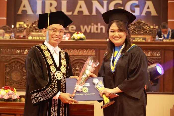 Maria, doktor termuda Unair