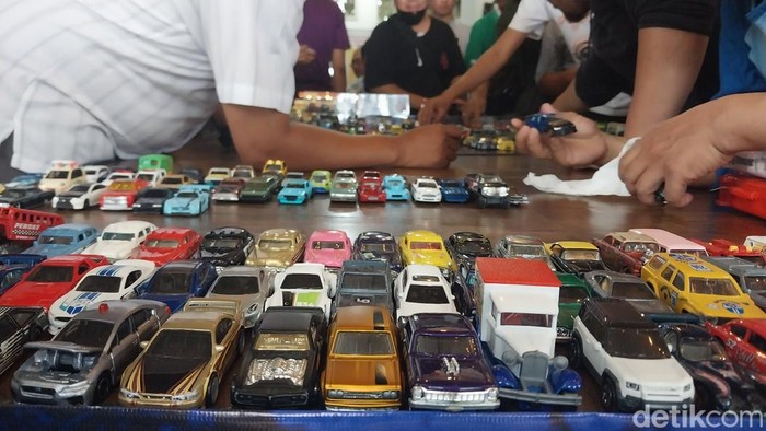 Ada pameran 1.000 diecast mobil di Kota Malang. Diecast mobil yang dipamerkan khusus skala 1:64.