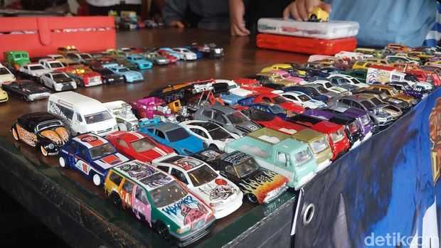 Ada pameran 1.000 diecast mobil di Kota Malang. Diecast mobil yang dipamerkan khusus skala 1:64.