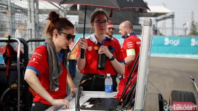 Para Perempuan Tangguh di Gelaran Formula E Jakarta 2023