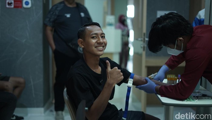 Pemain Persib Beckham Putra melaksanakan tes kesehatan jelang kompetisi musim depan