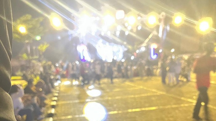 Penonton VIP protes konser Mahalini dan Fiersa Besari di Kabupaten Bone, Sulawesi Selatan (Sulsel).