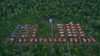 Kampung tersebut telah direvitalisasi oleh Presiden Joko Widodo sejak 2018 dan menjadi lokasi program relokasi suku Asmat dari pedalaman ke daerah yang lebih mudah dijangkau.  