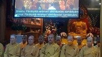 Perayaan Waisak yang memperingati tiga peristiwa suci (trisuci) dalam kehidupan Buddha Gautama, yaitu kelahiran, pencapaian pencerahan sempurna, dan merealisasi mahaparinirwana , pada tahun ini mengangkat tema “Harmonis Masyarakat Damai Negaranya” . 