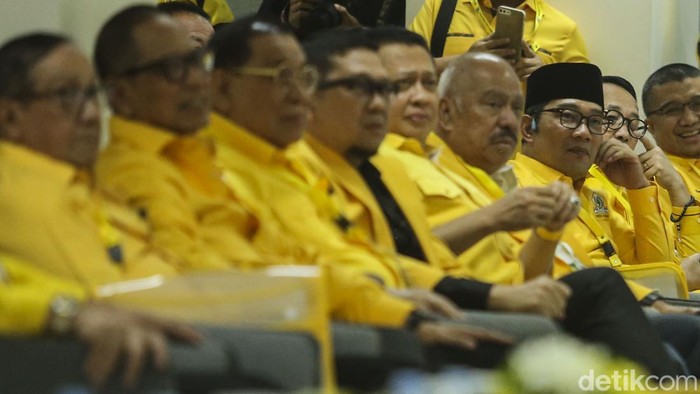Ketua Umum (Ketum) Partai Golkar Airlangga Hartarto membuka Rapat Kerja Nasional (Rakernas) di DPP Partai Golkar, Jakarta, Minggu (4/6/2023).