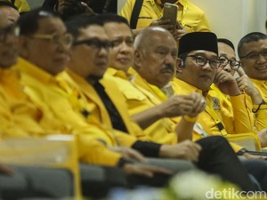 Golkar Tetap Usung Airlangga Bacawapres Walau RK Teratas di Survei