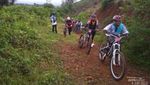 Gowes Sambil Jelajahi Keindahan Alam Kota Rendang, Seru!