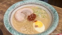 Mereka juga punya menu ramen kuah kaldu babi favorit yaitu Echiran Ramen (Rp 89.900). Kuah kaldunya lebih creamy dan kuat. Foto: Detikcom / Atiqa Rana