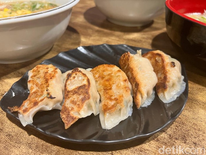 Slurpp! Nikmatnya Ramen Kaldu Ayam dan Kaldu Babi Otentik di Blok M