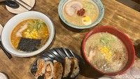 Di Little Tokyo Blok M, kamu bisa mampir ke restoran Jepang yang menawarkan hidangan ramen otentik. Namanya Echigoya Ramen. Foto: Detikcom / Atiqa Rana