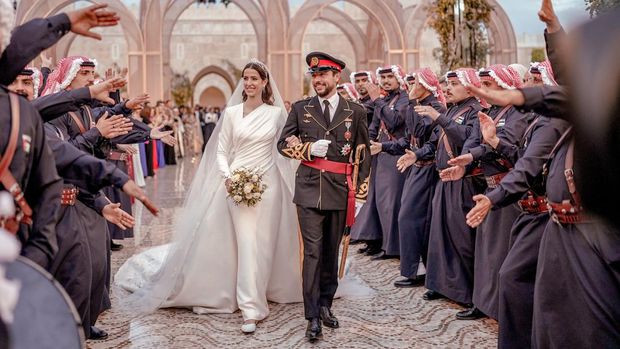 Sosok Rajwa Al Saif yang dipersunting pangeran Hussein dari Yordania. (Anadolu Agency via Getty Images)