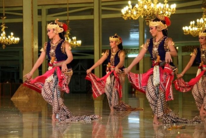 Tari Serimpi gaya Jogja