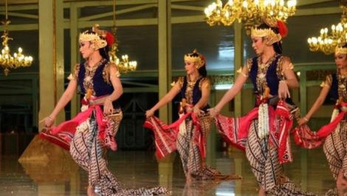 Tari Serimpi gaya Jogja