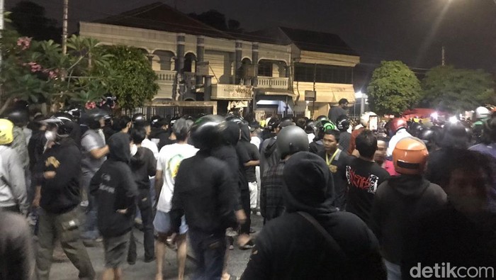 Tawuran di Taman Siswa Jogja, Minggu (4/6/2023).