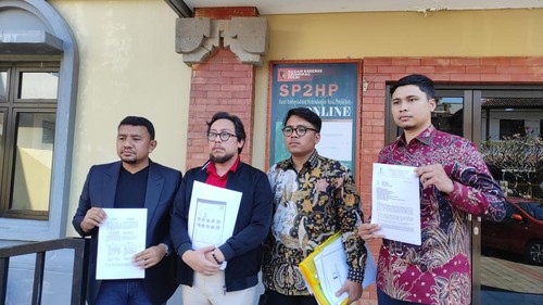 Tim Kuasa Hukum WN Kanada Stephane Gangnon memberikan keterangan kepada wartawan di Polda Bali, Minggu (4/6/2023). (I Wayan Sui Suadnyana/detikBali)