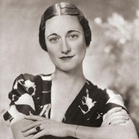 Dalam buku lainnya soal Wallis Simpson, Traitor King: The Scandalous Exile of the Duke and Duchess of Windsor disebutkan kalau wanita yang meninggal dunia pada 1986 itu bahkan selingkuh dari Edward VIII tidak lama setelah pernikahan. Pengawal kerajaan mengetahui perselingkuhan tersebut namun tidak memberitahukan pada Edward. Foto: Universal Images Group via Getty/Universal History Archive