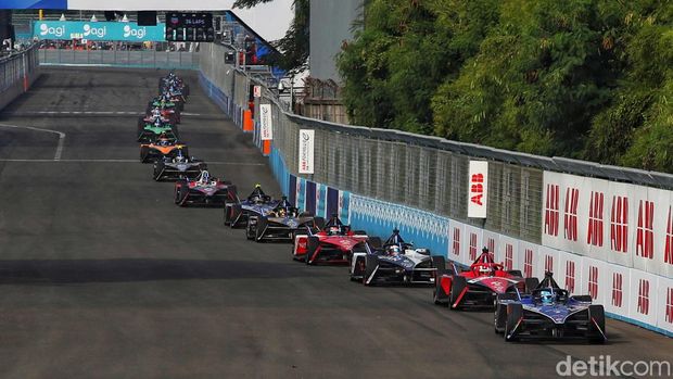 Wusss… Serunya Balapan Formula E Jakarta 2023 Seri 11