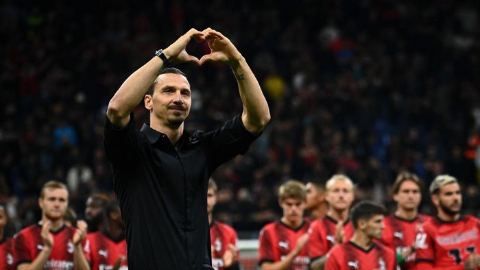 MILAN, ITALY - JUNE 4: A celebration for Zlatan Ibrahimovic of AC Milan held at the end of the Italian Serie A football match AC Milan vs Hellas Verona in Milan, Italy on June 4, 2023. (Photo by Piero Cruciatti/Anadolu Agency via Getty Images)