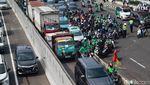 Ada Demo Nakes, Jalan Gatot Subroto Depan DPR Macet