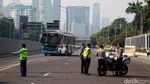 Ada Demo Nakes, Jalan Gatot Subroto Depan DPR Macet