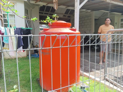 Salah satu rumah warga yang merasakan kesulitan air akibat PDAM mati.