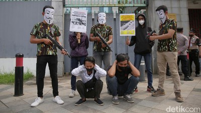 Aksi Mahasiswa Muslim Peringati Tragedi Tiananmen di Kedubes China