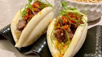 Tak kalah unik, ada Pao Sei Lombok (Rp 75.000) yang terinspirasi gua bao Taiwan. Di dalamnya sei sapi khas Kupang dengan aroma smoky kuat.