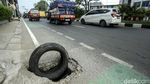 Awas! Gorong-gorong Terbuka di Jalan Cut Mutia Bekasi, Tutupnya Rusak