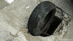 Awas! Gorong-gorong Terbuka di Jalan Cut Mutia Bekasi, Tutupnya Rusak