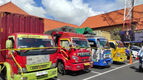 Barang bukti truk yang disita oleh Polda Bali terkait kasus penjarahan kafe es krim Leonardo Gelato Artigianale, Senin (5/6/2023).