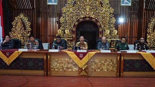 Bupati Karangasem I Gede Dana bersama Forkopimda saat rapat koordinasi di ruang rapat Bupati Karangasem, Senin (5/6/2023).