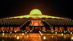 Cahaya Lampu Hiasi Kuil Wat Phra Dhammakaya Thailand Saat Waisak
