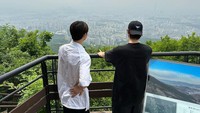 Cha Eun Woo mengunggah momen dia bersama Sanha di lokasi yang akan jadi rumah baru buat Moonbin ASTRO. Moonbin meninggal dunia April lalu. (Foto: dok. Instagram @eunwo.o_c)  