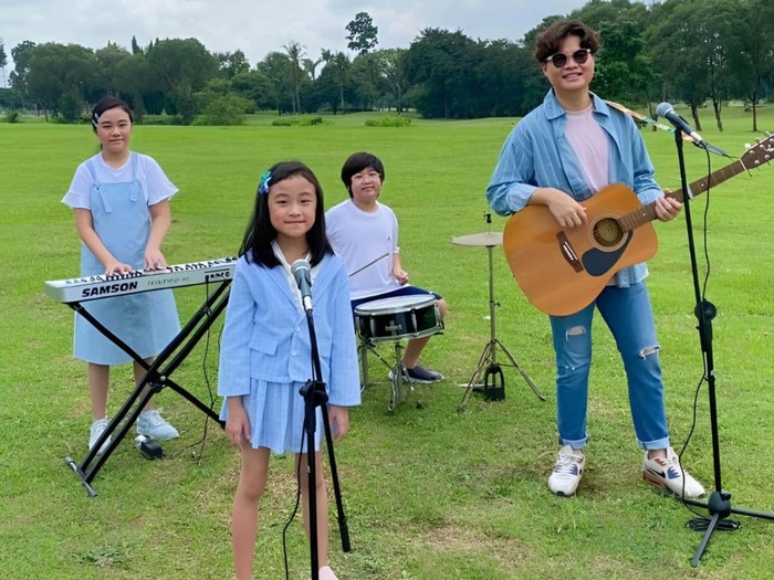 Chatrine Liu berusaha menyeimbangkan karier di dunia musik dengan sekolah.