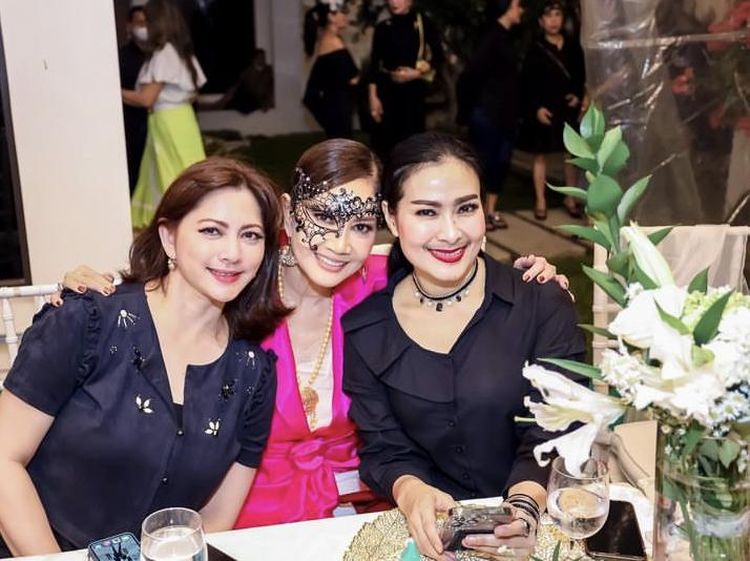 Pernah Jadi Aspri Hotman Paris, Ini Keseruan Cut Keke Kulineran Bareng Sahabat