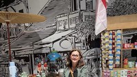 Tak hanya restoran mewah, ada juga momen Cut Keke saat mampir ke gerai jajanan jadul yang ada di sebual mal di kawasan Senopati. Foto: Instagram @cutkeke_xavier