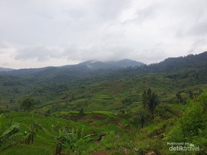 Desa Cantik Sukabumi yang Selalu Berpindah, Jalan Sangat Jelek Adalah Penyaring