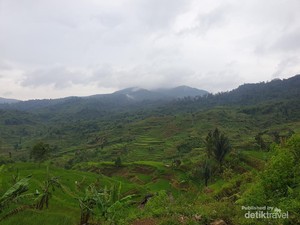 Desa Cantik Sukabumi yang Selalu Berpindah, Jalan Sangat Jelek Adalah Penyaring