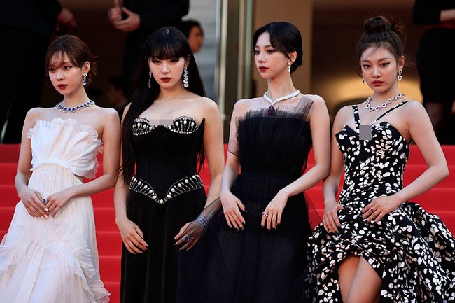aespa menjadi grup KPop pertama yang menghadiri Festival Film Cannes sebagai global ambassador Chopard. Giselle cs tampil di red carpet untuk pemutaran perdana film La Passion De Dodin Bouffant pada 24 Mei lalu. Foto: Getty Images