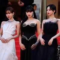 aespa menjadi grup KPop pertama yang menghadiri Festival Film Cannes sebagai global ambassador Chopard. Giselle cs tampil di red carpet untuk pemutaran perdana film La Passion De Dodin Bouffant pada 24 Mei lalu. Foto: Getty Images