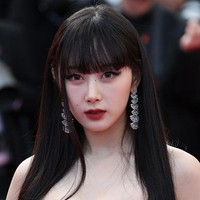 Giselle aespa belakangan menjadi perbincangan karena gaya seksinya di Festival Film Cannes. Personel asal Jepang itu terlihat standout di antara rekan personelnya karena terlihat bak anime. Foto: Getty Images